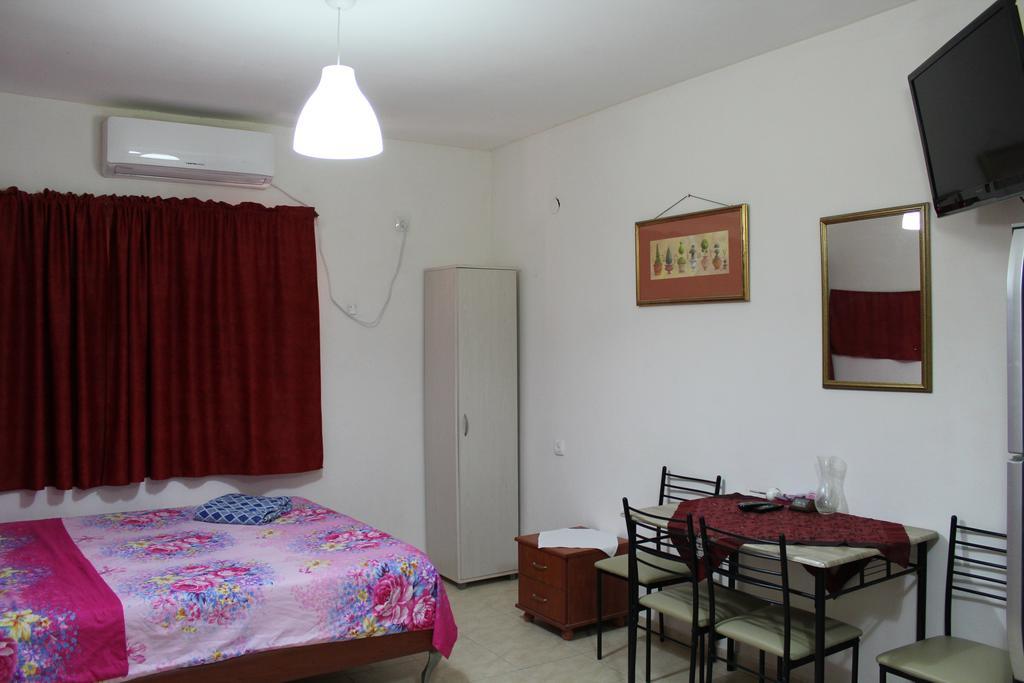 Nadia Hosting Dead Sea Villa Neve Zohar Exterior photo